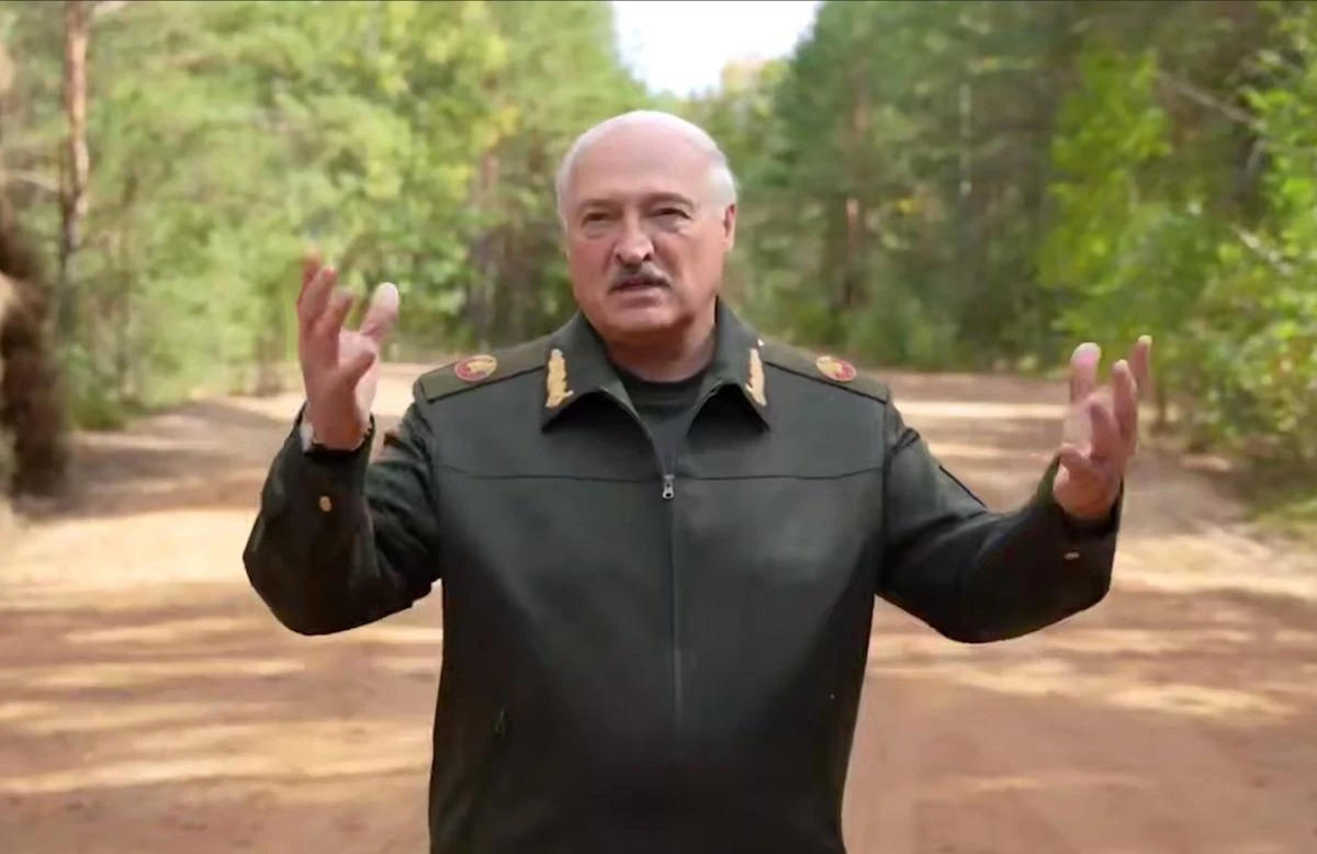 Лукашенко оголосив перевірку армії Білорусі «аж до мобілізації»