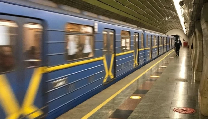 «Зелена» гілка метро у Києві: пояснення, коли поїзди курсують, а коли зупиняються