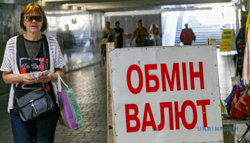 Національний банк України встановлює офіційний курс гривні до долара та євро